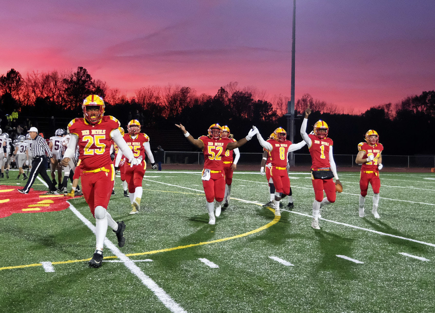 Red Devils best Illinois Valley Central